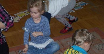 Aktywne słuchanie muzyki w grupie 3 latków