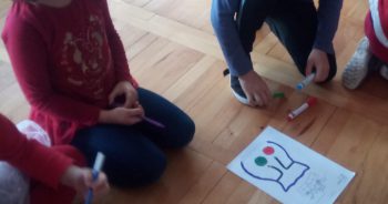 Czytamy i bawimy się z kolegami ze szkoły